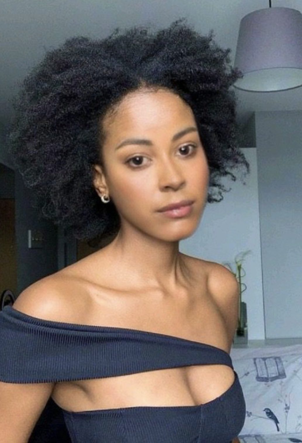 Selfie chica sonriente con pasión por el baile